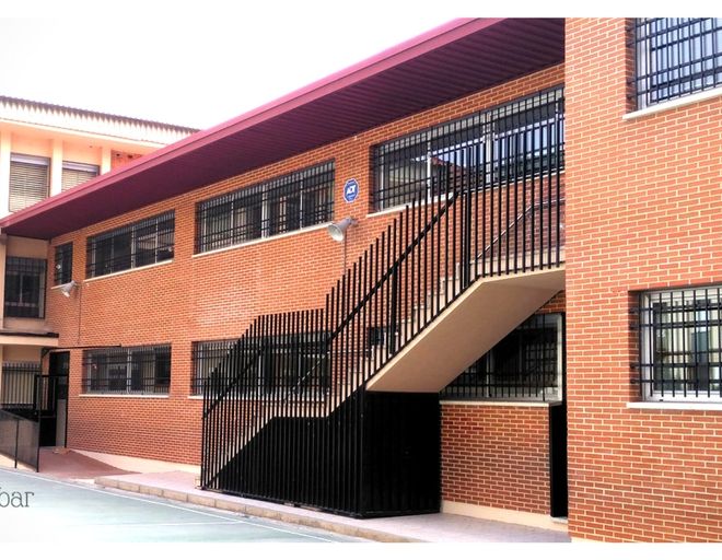 fachada incorporación de escalera de emergencia