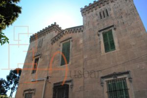 fachada lateral Fachada de castillo casa en barcelona